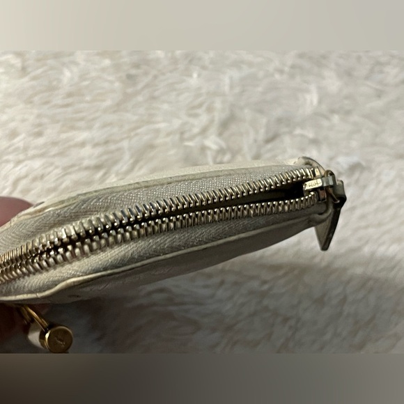 Yves Saint Laurent Cream Leather Wallet with Gold Hardware - Picture 6 of 16